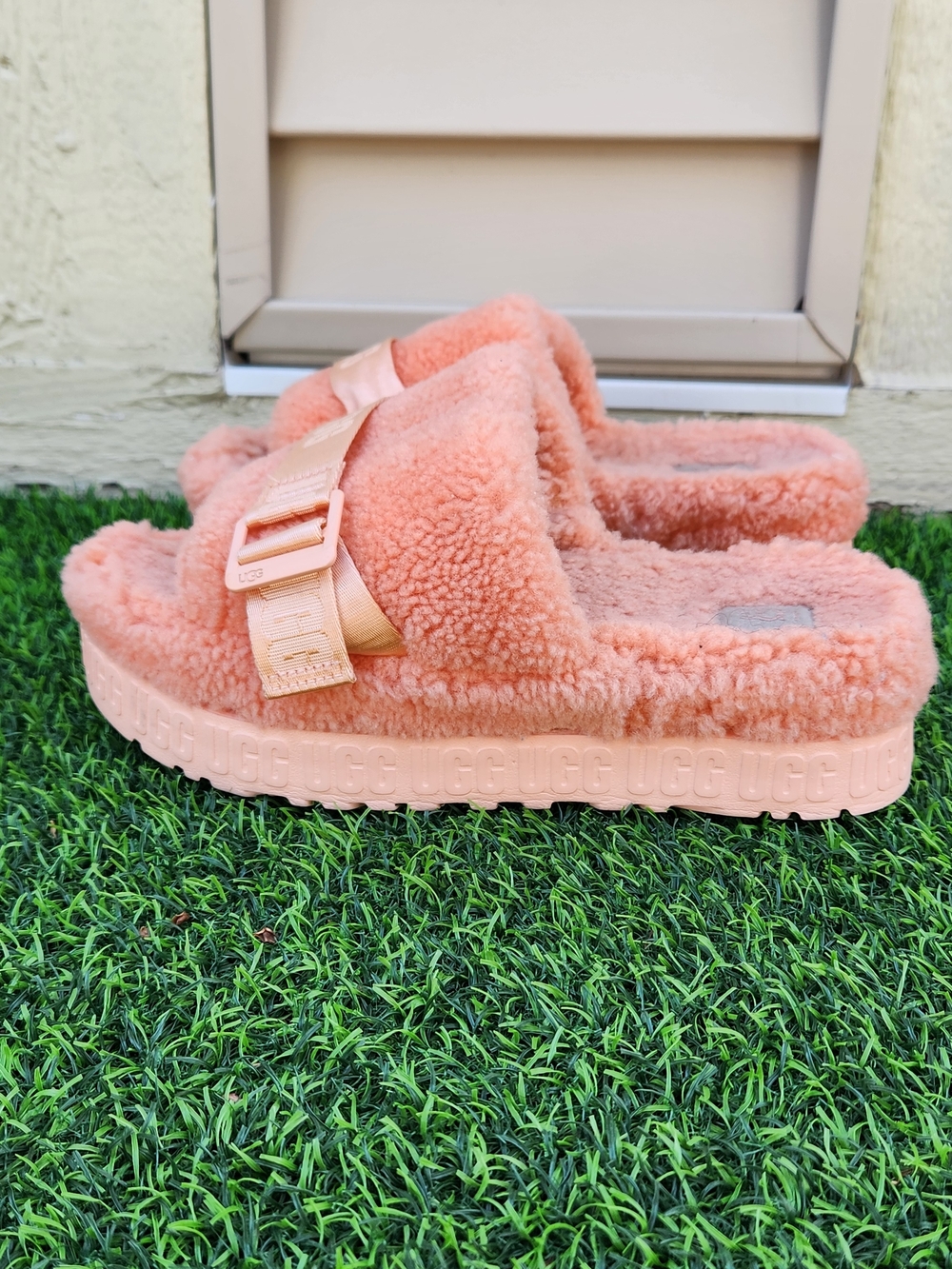 UGG FLUFFITA SLIDE BEVERLY PINK PLATFORM SANDAL SIZE 9